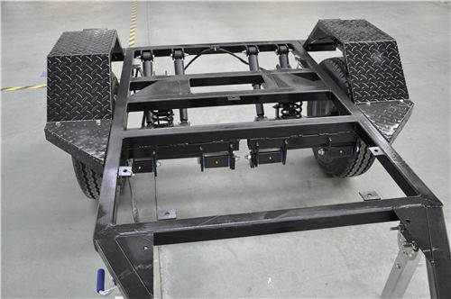 拖掛車(chē)底盤(pán)正面